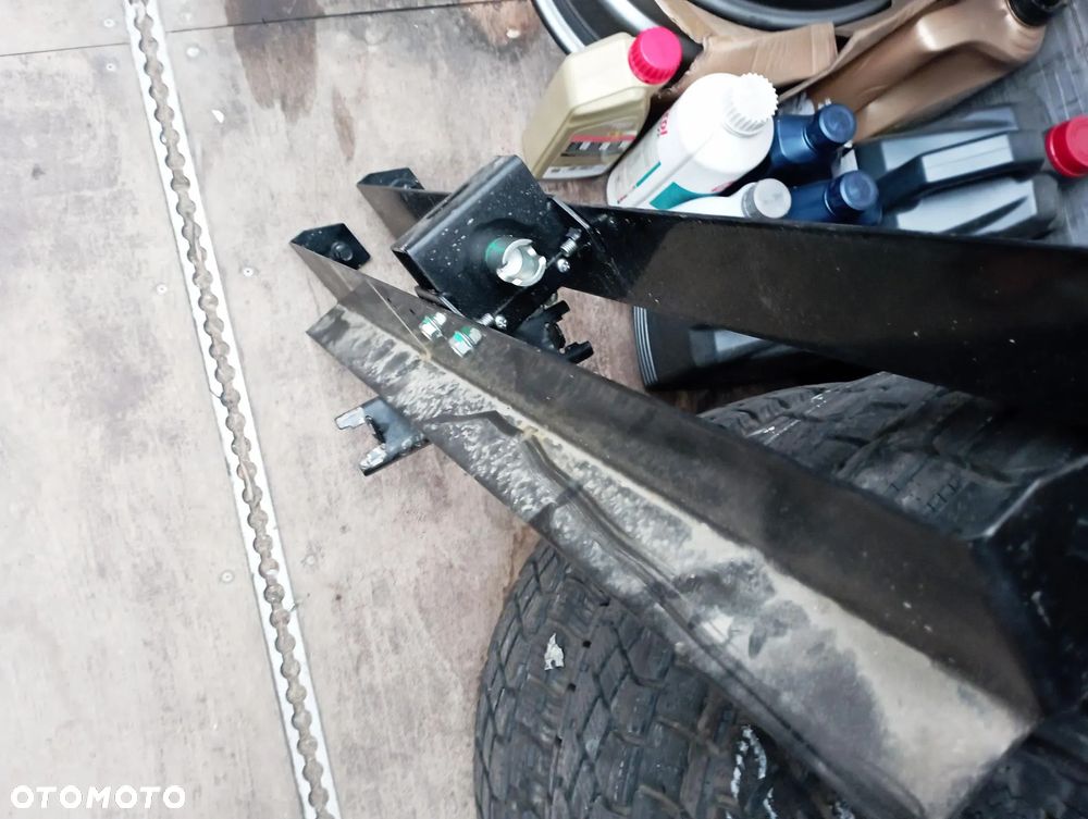 WINDA UCHWYT koła zapasowego NOWY oryginalny ISUZU N35, L35,M21, NPR, P, NNR, NLR - 2