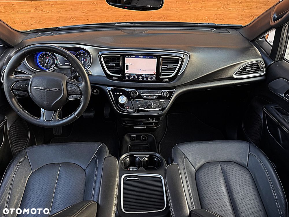 Chrysler Pacifica - 22