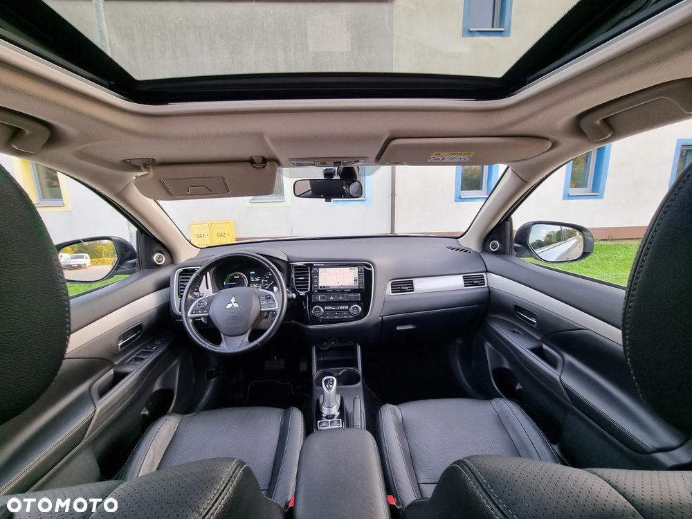 Mitsubishi Outlander Instyle NAVI + - 5