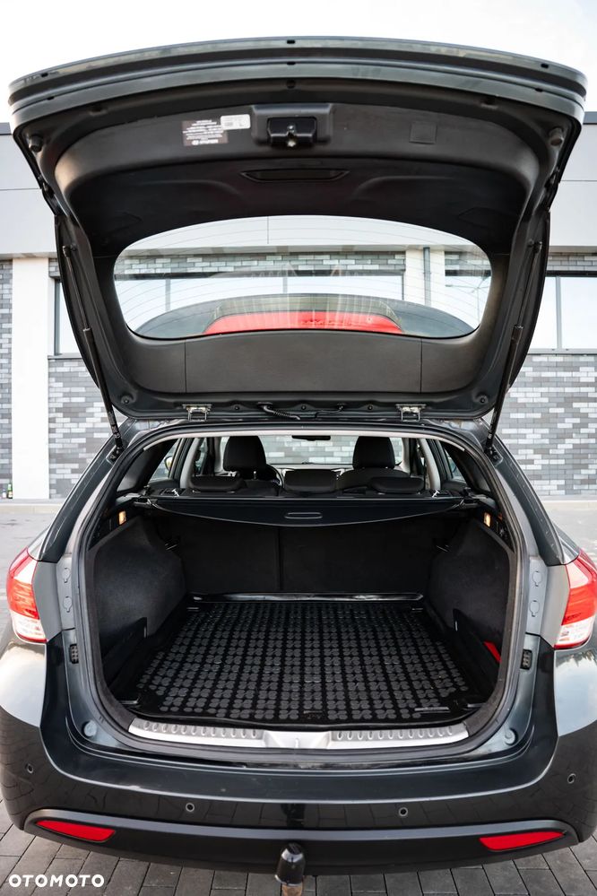 Hyundai i40 1.7 CRDi Comfort + - 24