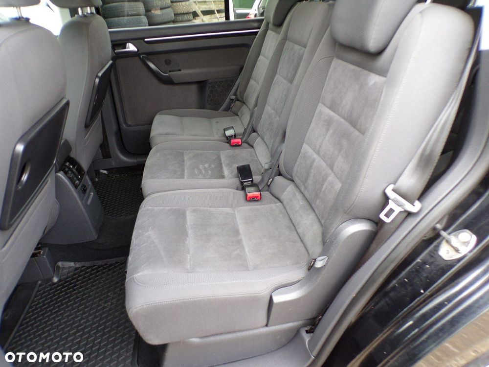 Volkswagen Touran - 27