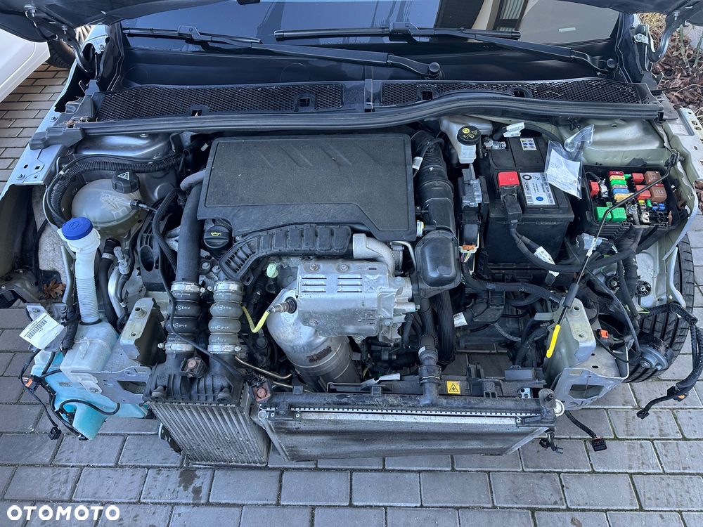 Peugeot 208 PureTech 100 Active Pack - 24