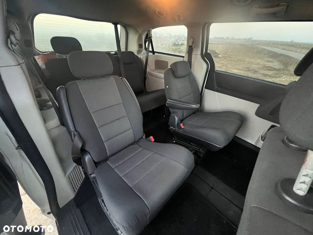 Dodge Grand Caravan - 19