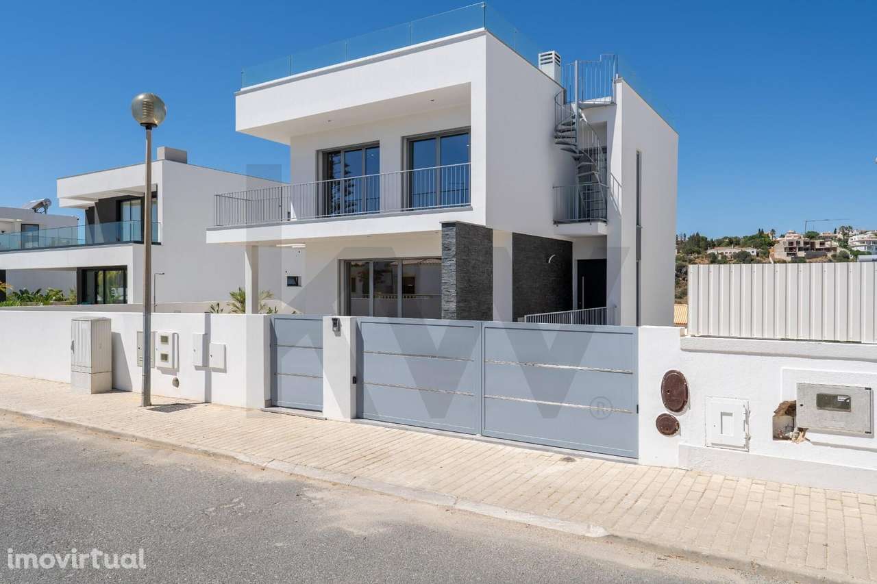 Moradia T3+1 com piscina e garagem – a 5 minutos da Marina de Albufeir - Grande imagem: 4/60