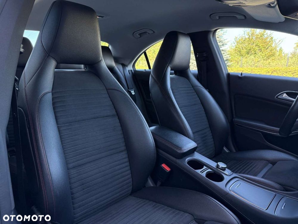 Mercedes-Benz CLA 200 7G-DCT AMG Line - 30