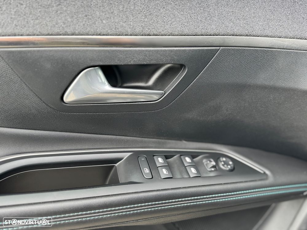 Peugeot 3008 1.5 BlueHDi Allure Pack EAT8 - 17