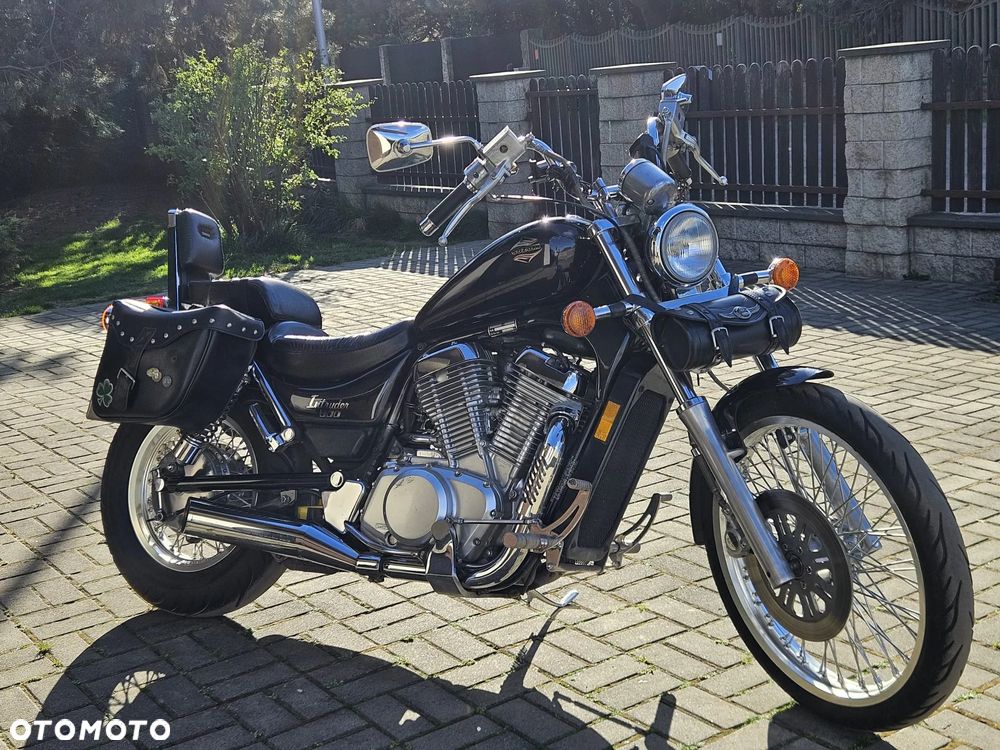 Suzuki Intruder - 1