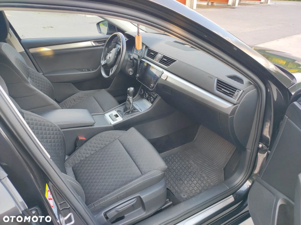Skoda Superb 2.0 TDI SCR Ambition - 13