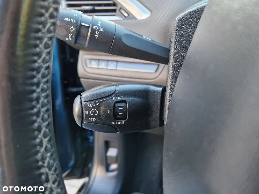 Peugeot 2008 1.2 Pure Tech GPF Allure S&S - 21