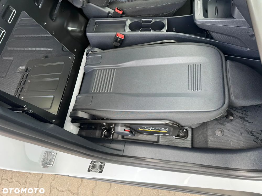 Ford Transit Courier - 16