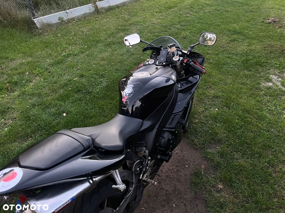 Yamaha R1 - 10