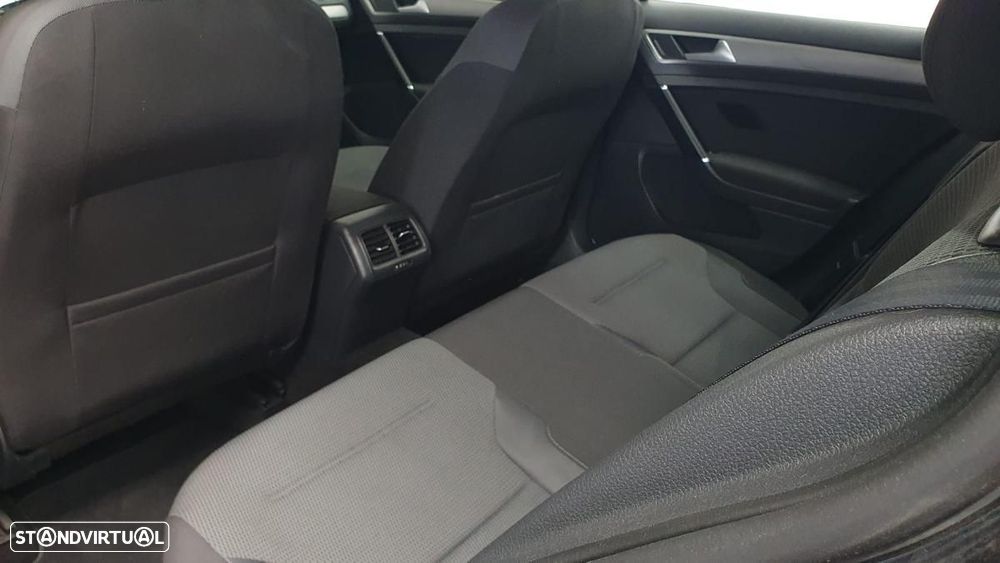 VW Golf 1.6 TDi Trendline BlueMotion - 22