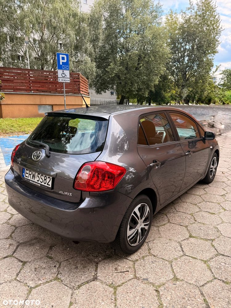 Toyota Auris 2.0 D-4D Sol - 2