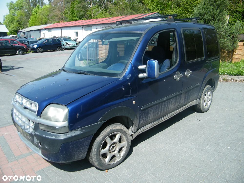 Fiat Doblo I (00-04r.) 1.9 JTD 100KM. Silnik 182B9000  (223ZXE1A) Skrzynia 55201066  (71723123; 55180658) lakier 480 BLUE VITALITY DERIN MAVI. Cały na części. GWARANCJA !!!  Przód Tył Zestaw Komplet Drzwi Klapa Zderzak Błotnik Maska Grill Atrapa Szyba Pas Lampa Lusterko Boczki Fotel Kanapa Kokpit Deska Rozdzielcza Przełącznik Włącznik Sterownik Przewody Wiązka Instalacja Moduł Komputer Czujnik Listwa Pompa Alternator Wtryski Głowica Rozrusznik Kompresor Sprzęgło Dwumas Silnik Skrzynia ABS Klimatyzacji Paliwa Wspomagania Kolektor Turbina Przepustnica Zawór Chłodnica Koło Hak Belka Sanki Zawieszenie Mcpherson Półoś Amortyzator Wydech Tłumik Zacisk Most - 3
