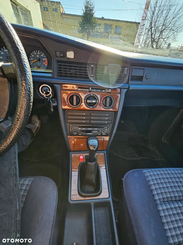 Mercedes-Benz W201 (190) - 23
