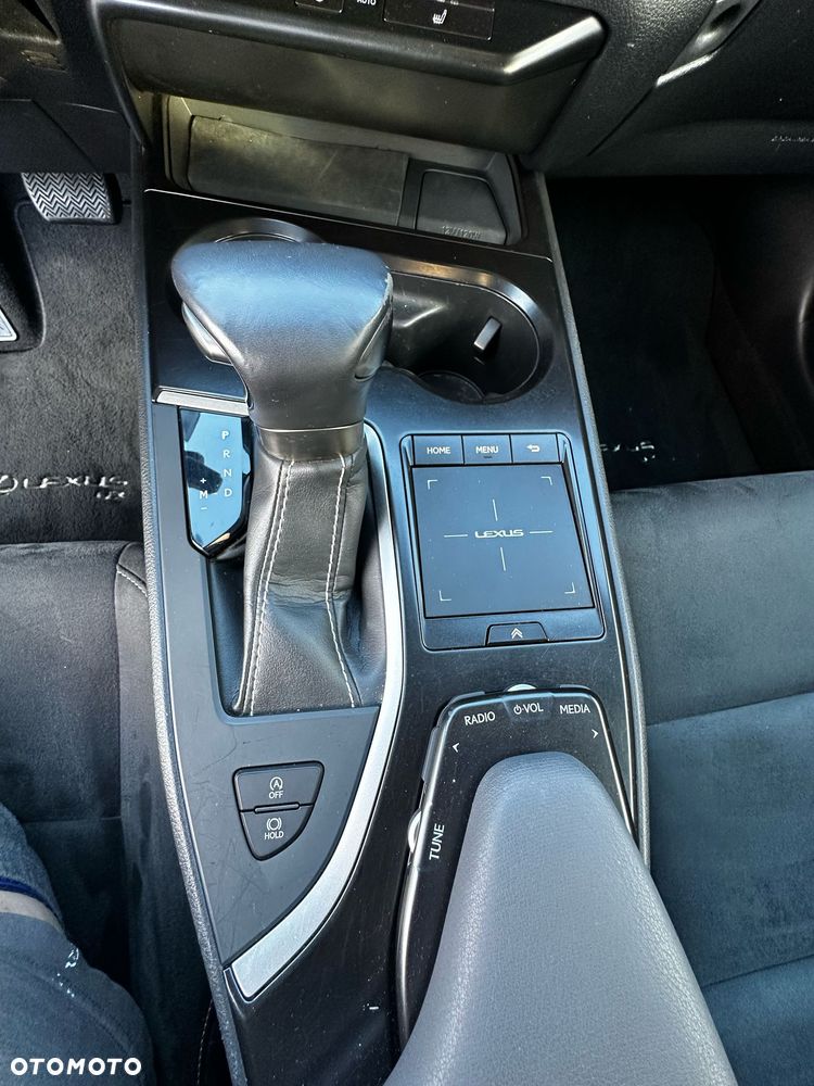 Lexus UX 200 F SPORT - 15
