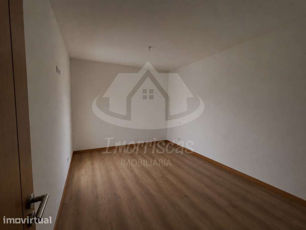 Apartamento T2 a estrear com garagem, no Bairro de São Jorge, Caneças. - Grande imagem: 5/17
