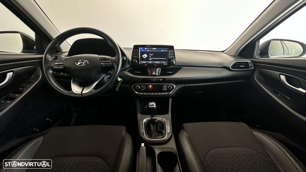 Hyundai i30 SW 1.6 CRDi Blue Comfort Auto AC+J17 - 5