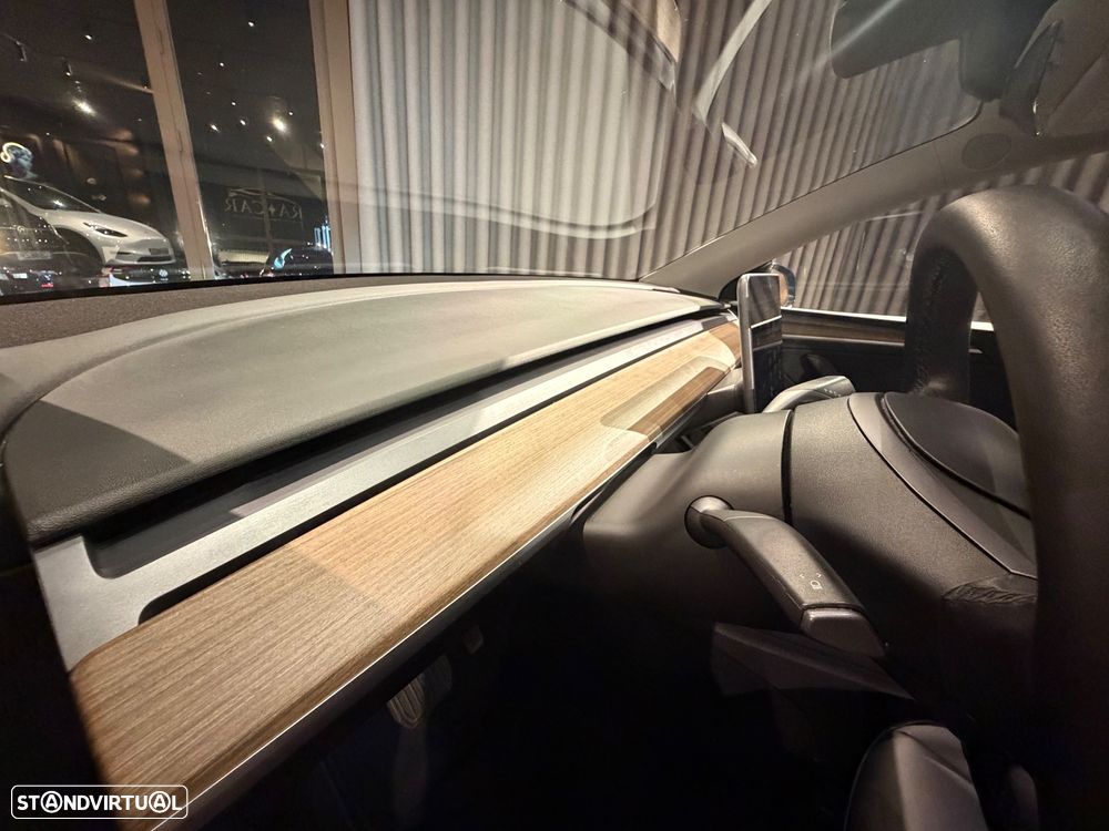 Tesla Model Y Long-Range RWD - 16