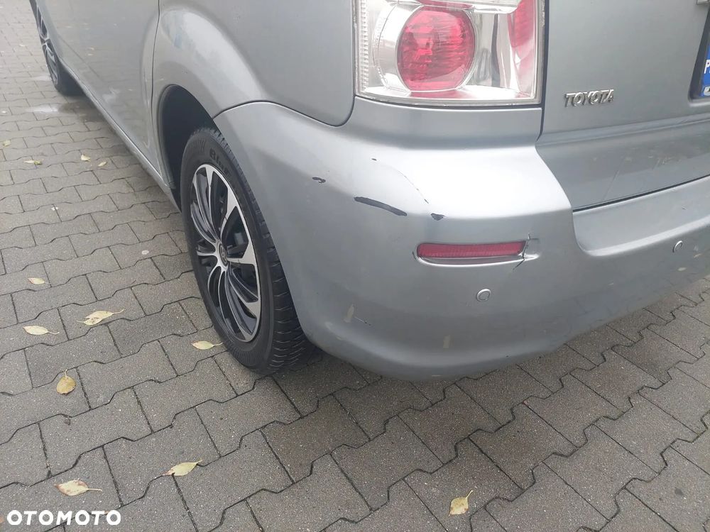 Toyota Corolla Verso - 13