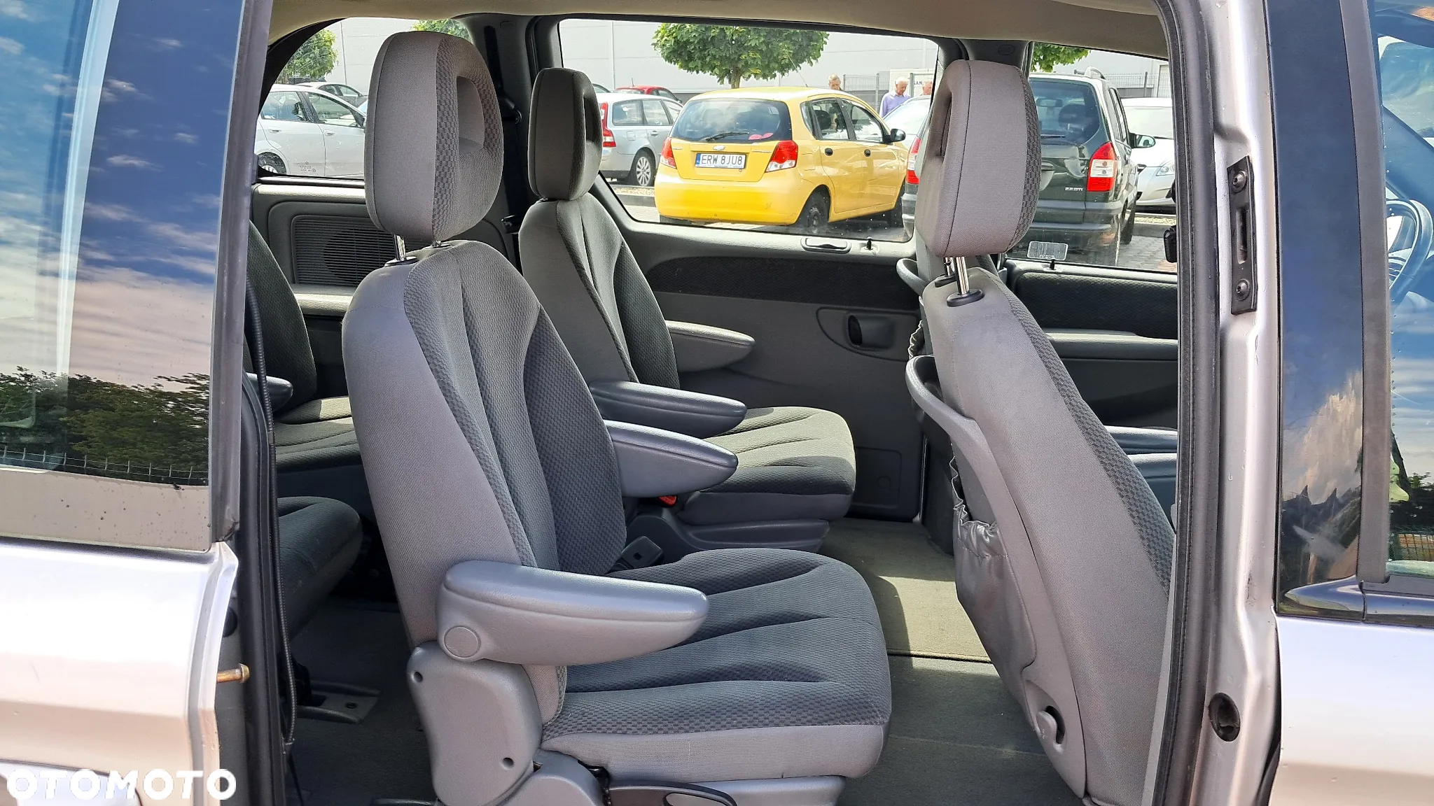 Chrysler Voyager 2.4 SE - 15