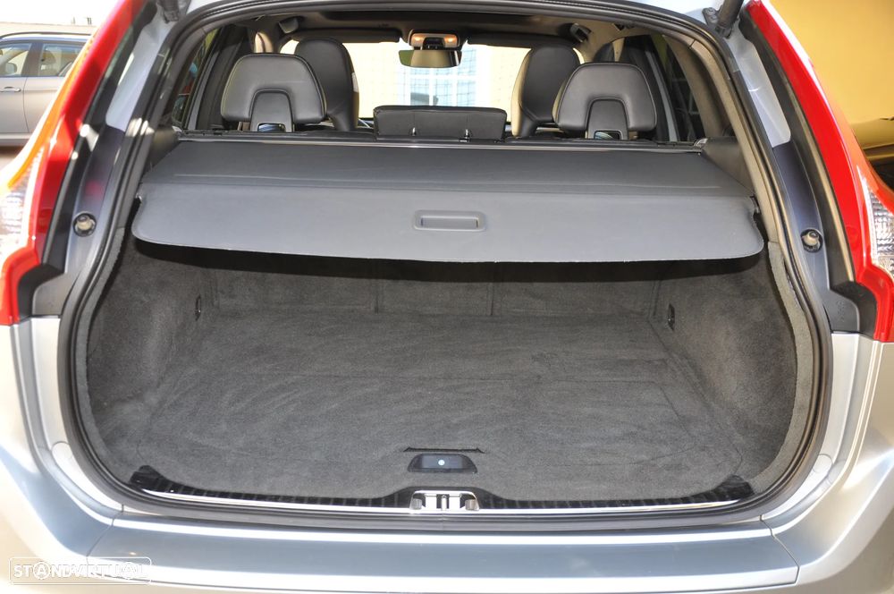 Volvo XC 60 2.0 D4 R-Design Summum Geartronic - 39