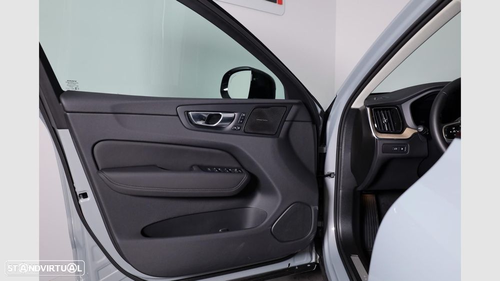 Volvo XC 60 2.0 T6 PHEV Plus Dark AWD - 16