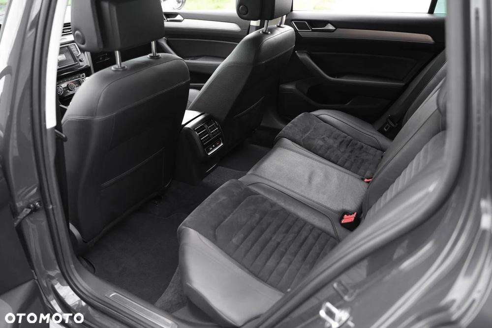 Volkswagen Passat 2.0 TDI SCR Highline - 17