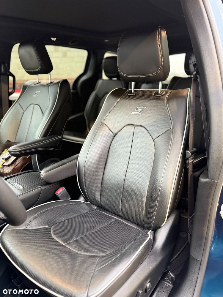 Chrysler Pacifica - 28