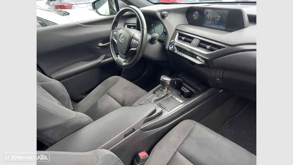 Lexus UX 250h Executive - 28