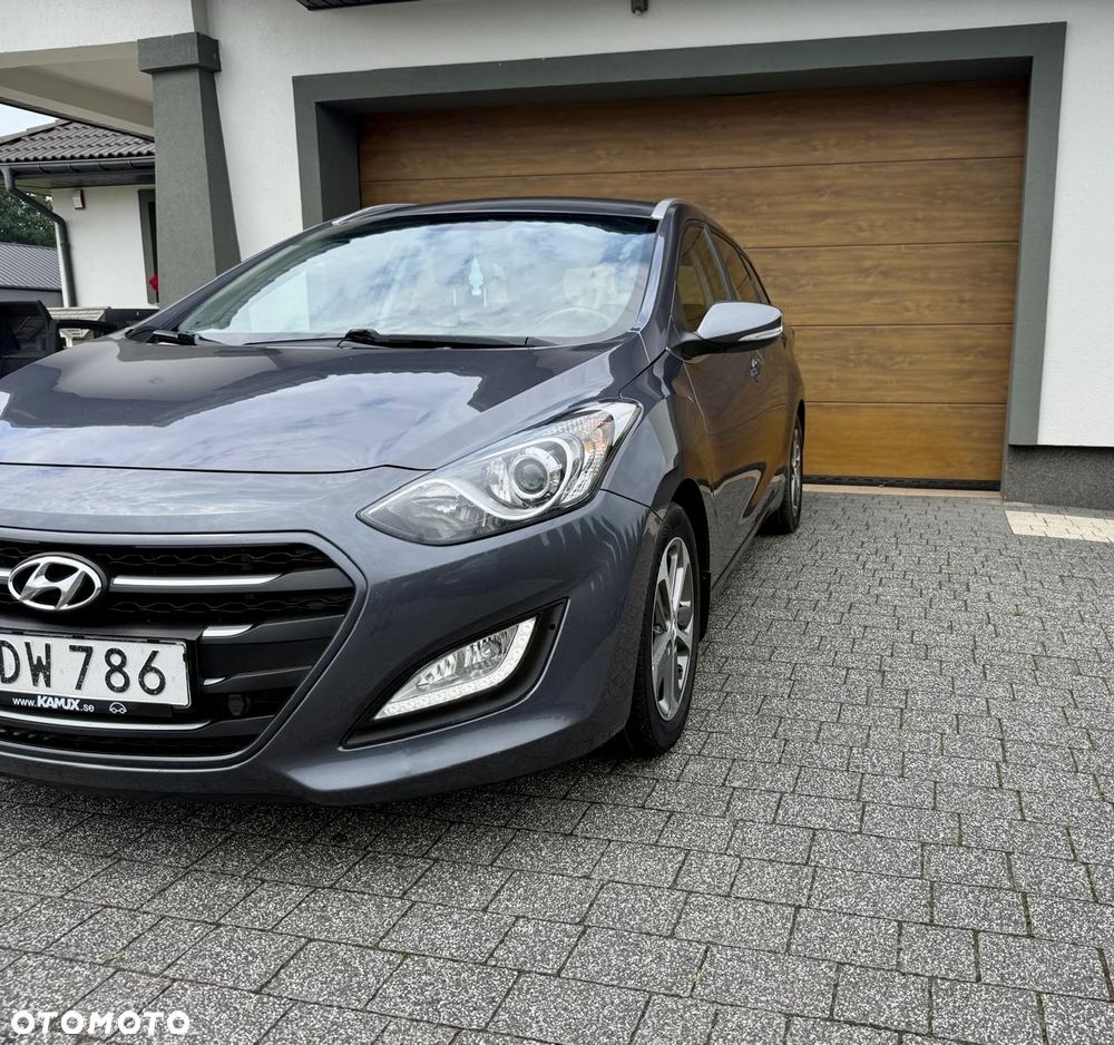 Hyundai i30 i30cw 1.6 CRDi Intro Edition - 2