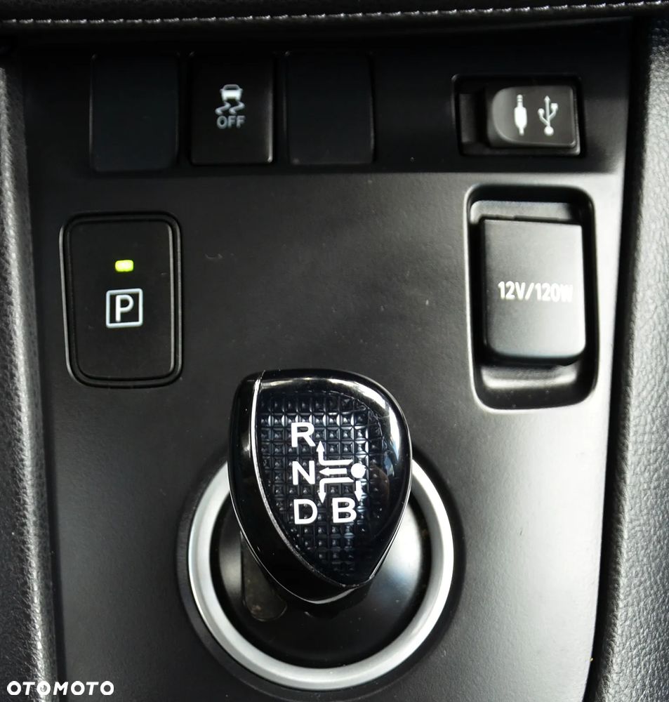 Toyota Auris Hybrid 135 Prestige - 23