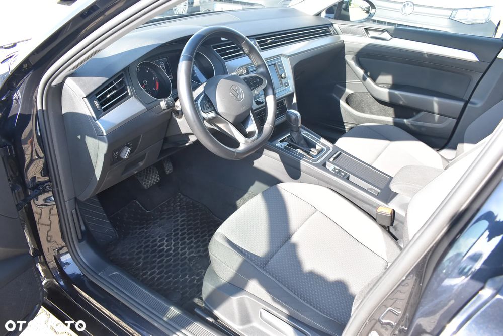 Volkswagen Passat 2.0 TDI EVO Essence DSG - 9