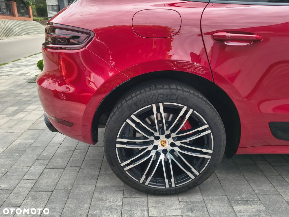 Porsche Macan Turbo - 32