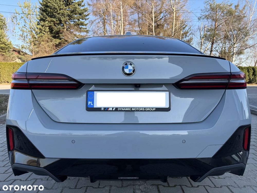 BMW Seria 5 ver-520d-xdrive-mhev-m-sport - 17