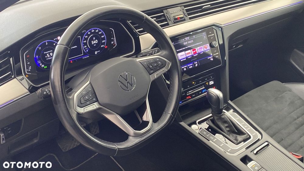 Volkswagen Passat - 15