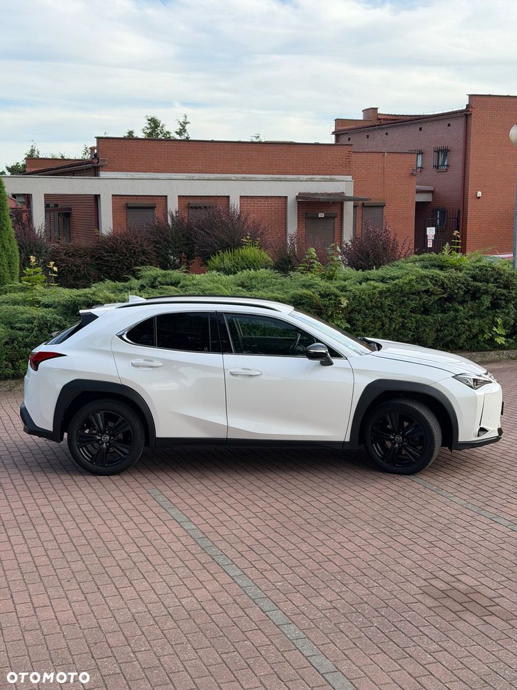 Lexus UX - 4