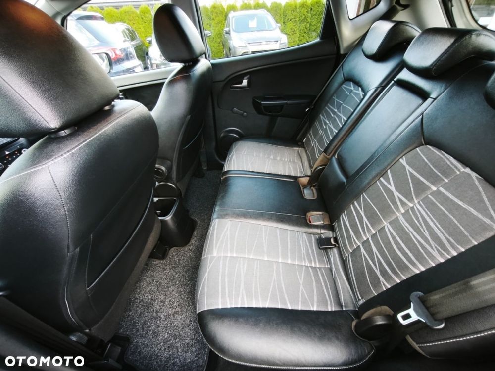 Kia Venga - 14