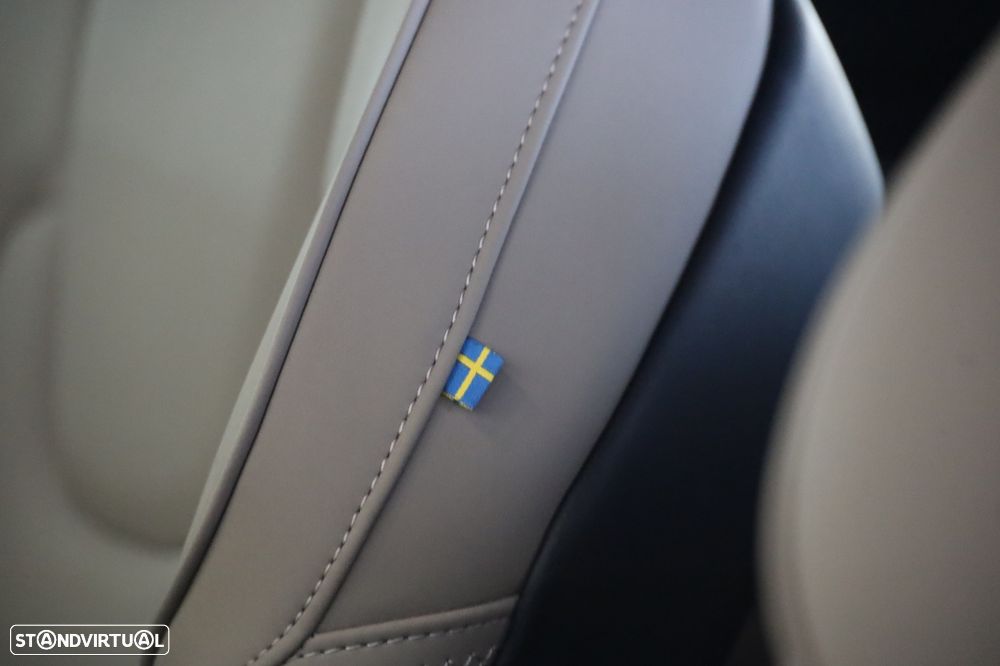 Volvo XC 60 2.0 T6 PHEV Core AWD - 12