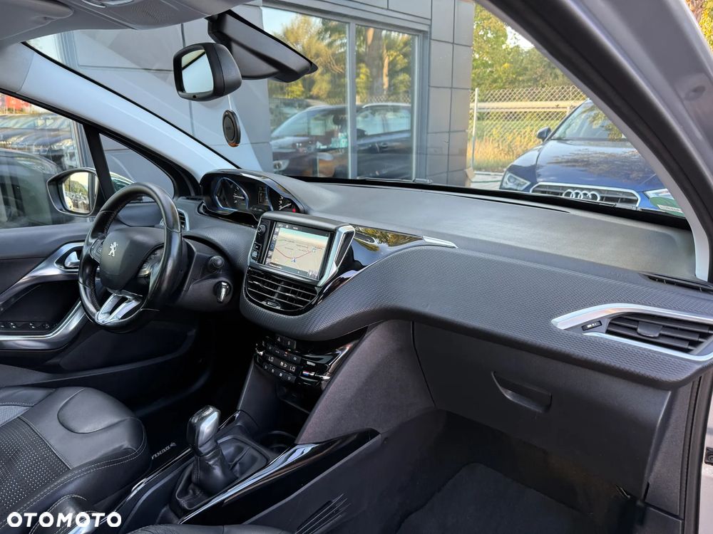 Peugeot 2008 1.2 Pure Tech Allure S&S - 7