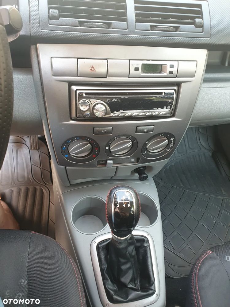 Mazda 2 - 4
