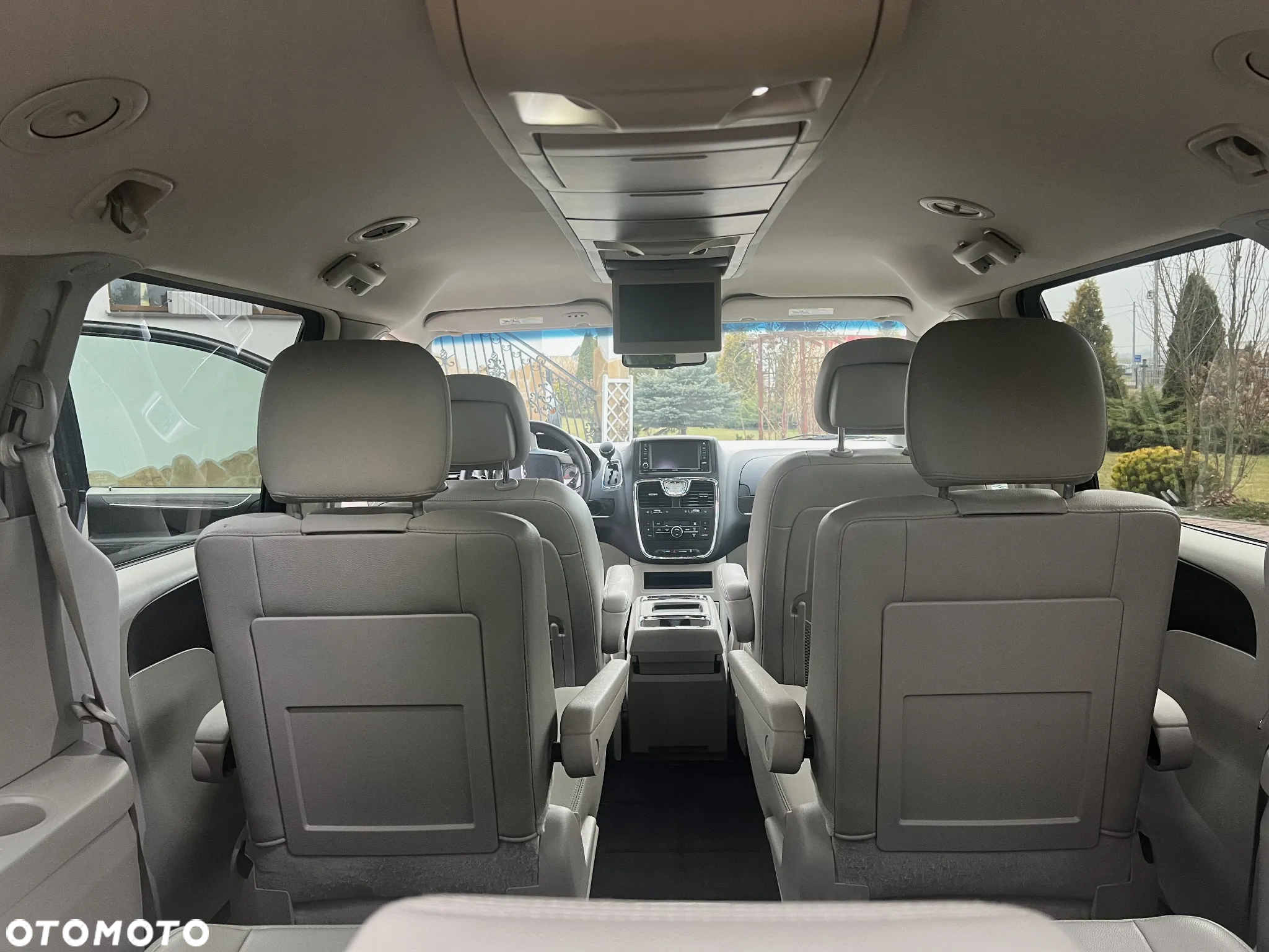 Chrysler Town & Country - 22