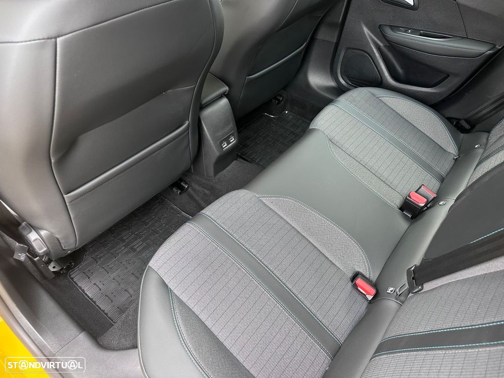 Peugeot e-208 Allure - 17