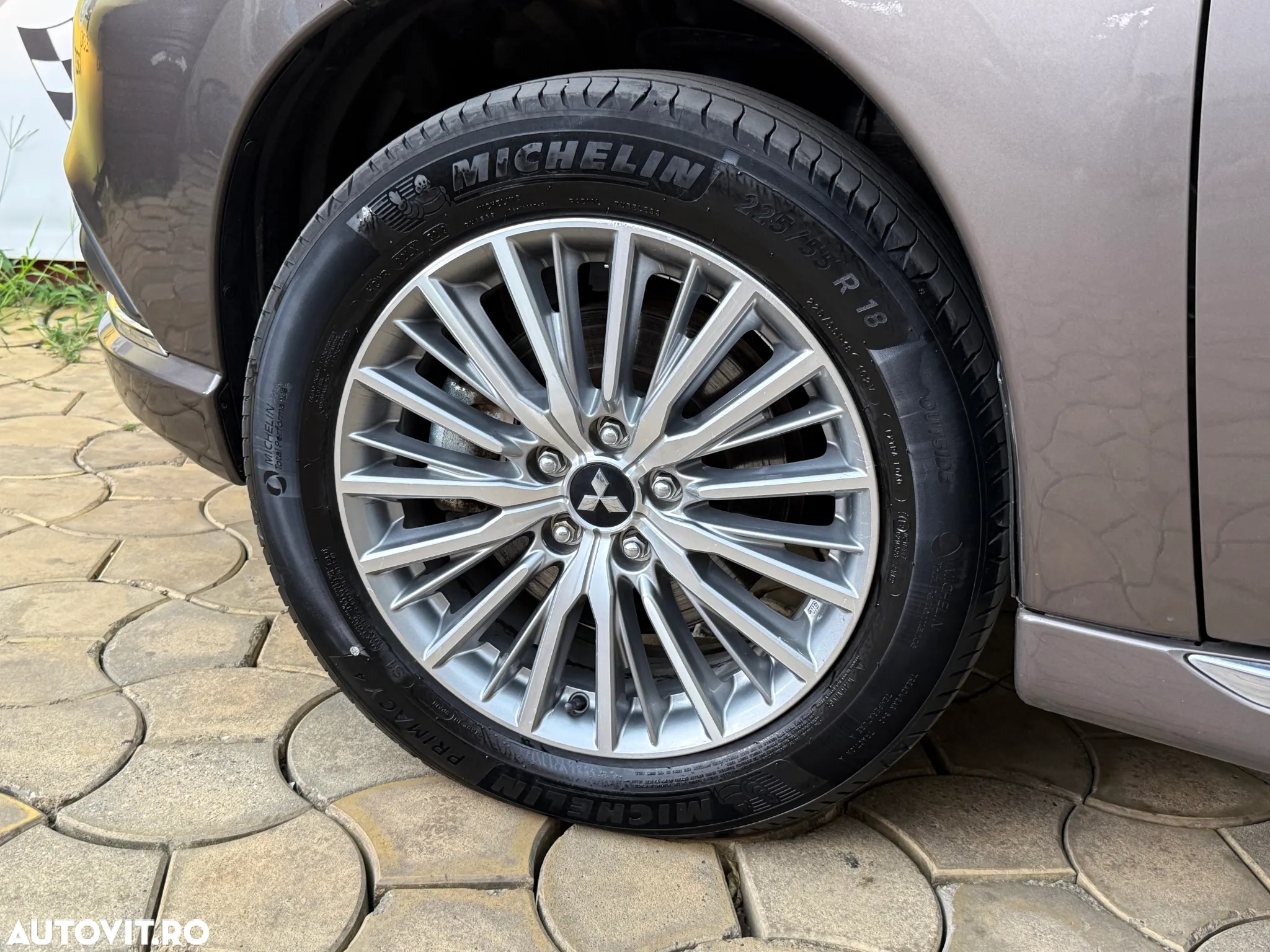Mitsubishi Outlander 2.4 4WD Plug-In Hybrid - 13