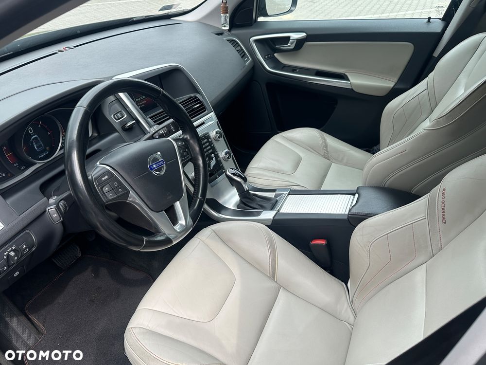 Volvo XC 60 D4 Drive-E Ocean Race - 8