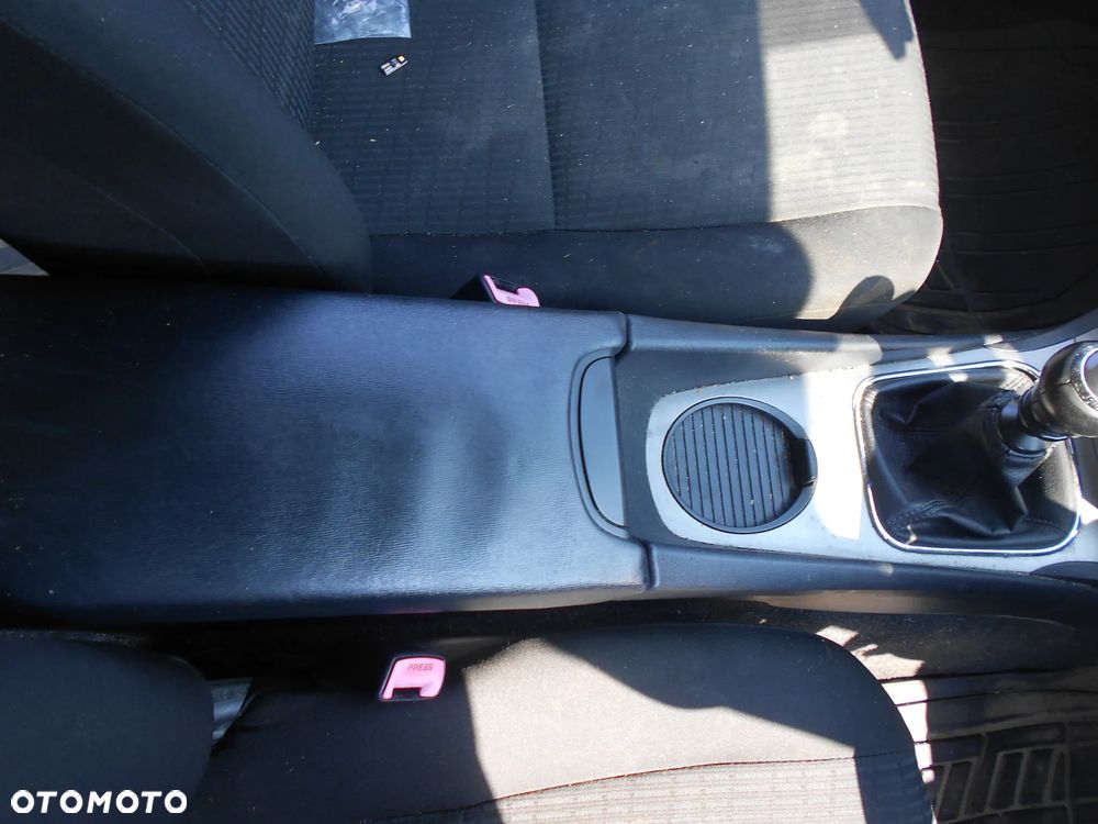 TOYOTA AVENSIS  T27 2009-2012R 2012R KOMBI KOD LAKIERU 8U5 1.8 VVT-I BENZYNA  A2ZR-T12U  108KW 146 KM SILNIK SKRZYNIA  BIEGOW EC60 BLOTNIK DZWI MASKA KLAPA ZAWIESZENIE LAMPY  ROLETA  HAK ZDERZA CZUJNIKI PDC GRILL PODSUFITKA - 24