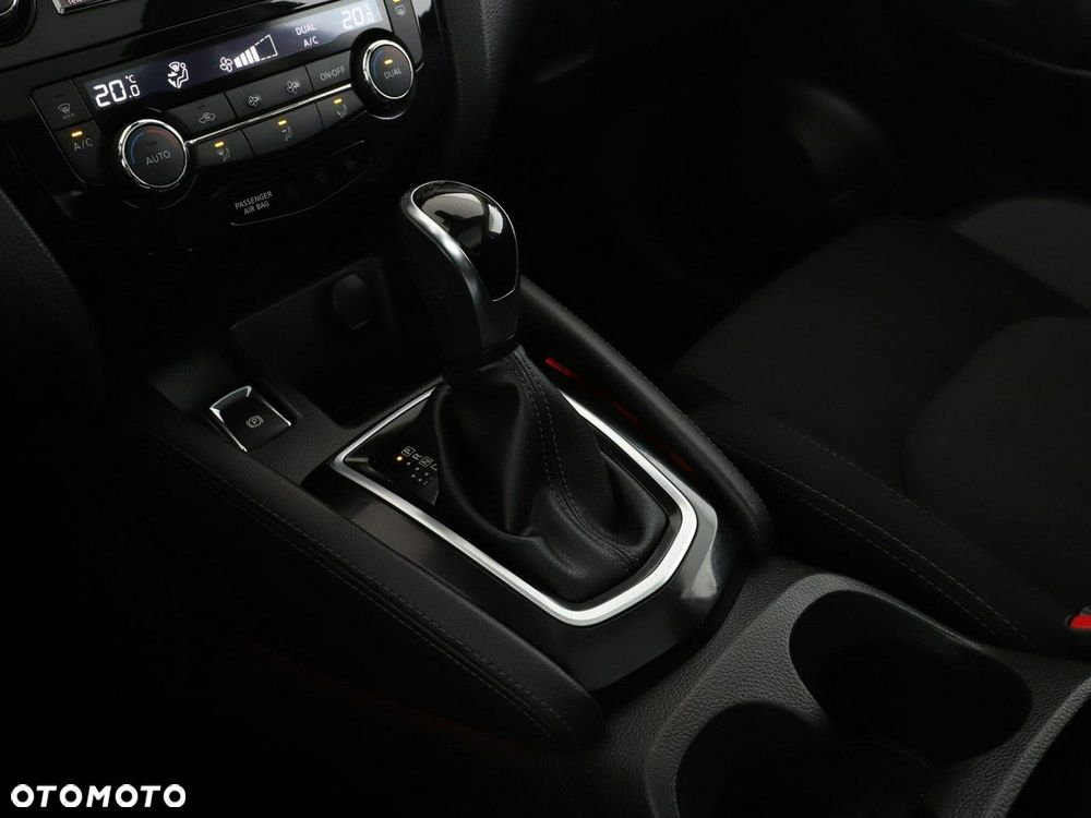 Nissan Qashqai 1.3 DIG-T N-Connecta DCT - 27