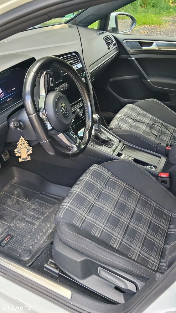 Volkswagen Golf - 14
