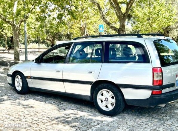 Opel Omega Caravan 2.5i V6 CD - 10
