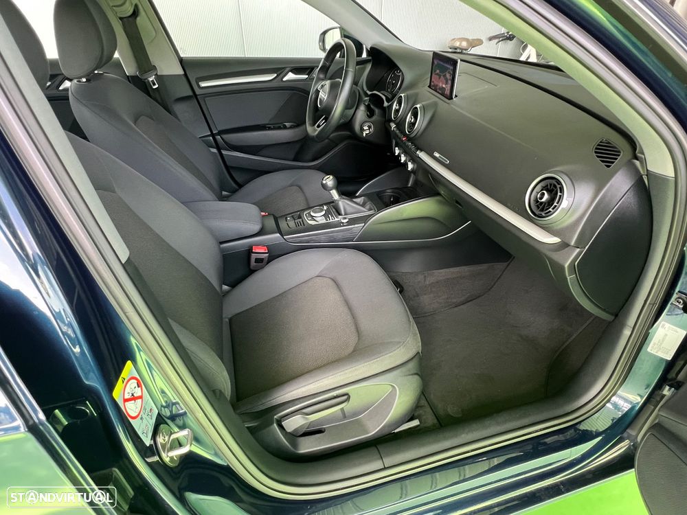 Audi A3 Sportback 30 TFSI Sport - 12